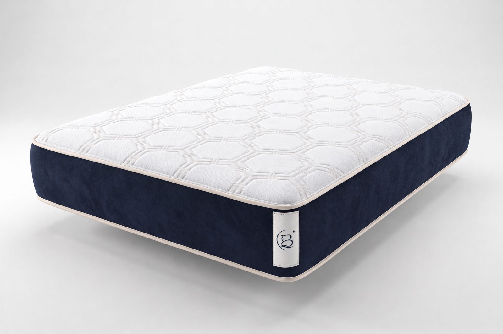 Colchão Kanagawa em fundo claro: laterais em suede azul-marinho, debrum creme e etiqueta na quina
